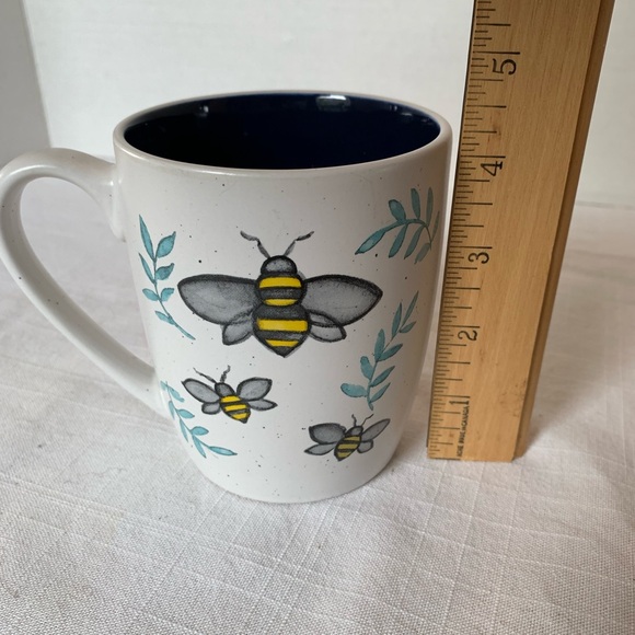 HEARTLAND HIVE| Busy Bee Mug 🐝 - Picture 7 of 9